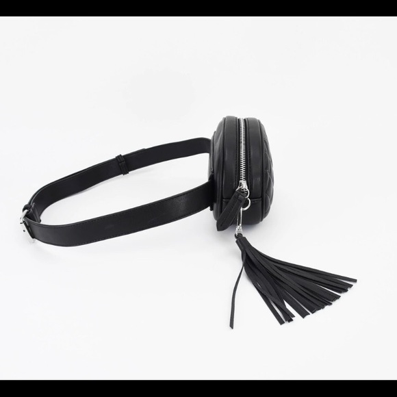 Price Drop! ⤵️ 1 Left!!! Black Quilted Fanny Pack - Picture 4 of 7